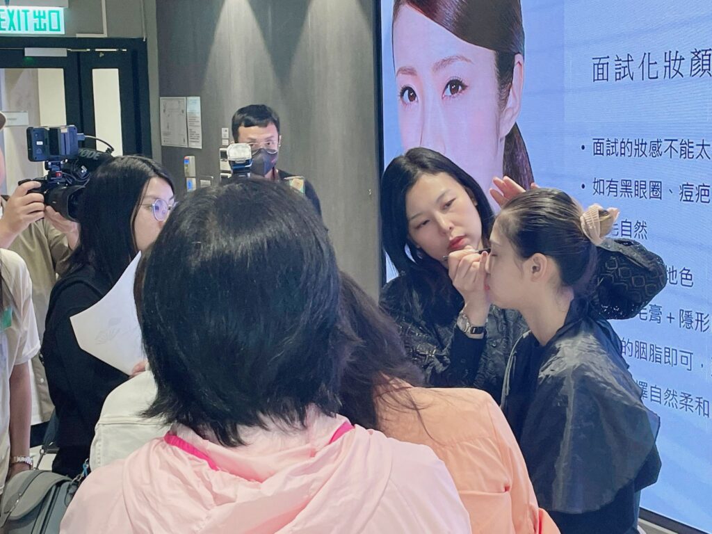 Yumicca 專業化妝課程, 初級中級高級化妝師課程,婚禮化妝師及髮型課程,特技化妝課程,一對一專業化妝師培訓課程,個人化妝班,新娘化妝及髮型服務,婚宴姊妹化妝及髮型服務