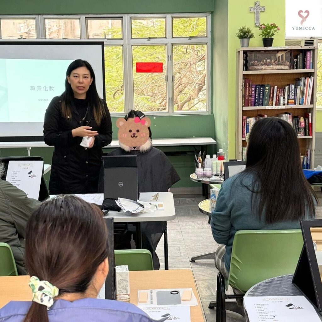 Yumicca 專業化妝課程,初級中級高級化妝師課程,婚禮化妝師及髮型課程,特技化妝課程,一對一專業化妝師培訓課程,個人化妝班,新娘化妝及髮型服務,婚宴姊妹化妝及髮型服務,旗袍化妝,彩繪班,彩繪服務,親子彩繪班,化妝outjob,hkmakeupartist, makeupclass,hkmakeupschool, hkmakeupacademy, hkmakeupclass,學化妝,新娘髮型班,新娘化妝班,香港新娘化妝師,新娘化妝師,新娘妝容,婚禮化妝,婚禮造型設計,專業化妝髮型師,試妝,一對一化妝教學,香港 一對一化妝班,新手化妝班,一對一化妝班價錢,一對一化妝課程,personal makeup Courses,專屬個人護膚化妝課程,到校服務,上門教學,到校服務 興趣班,團體包班,一站式包辦全校活動‎,小學課程系列,幼兒課程系列,中學課程系列,幼稚園到校興趣班,小學到校興趣班,中學到校興趣班,到校興趣班導師,到校課程報價,一站式到校課程及興趣班,到校課程機構,學校/機構/中心課程報價查詢,到校課程,生涯規劃職業探索,生涯規劃工作坊,生涯規劃與職業發展,到校服務化妝,個人形象課程,企業形象課程,導師培訓課程,化妝學校,企業形象化妝導師Ice Yee,新娘化妝師 Ice Yee,Yumicca創辦人 Ice Yee,療癒化妝,身心靈化妝興趣班,化妝學校推薦