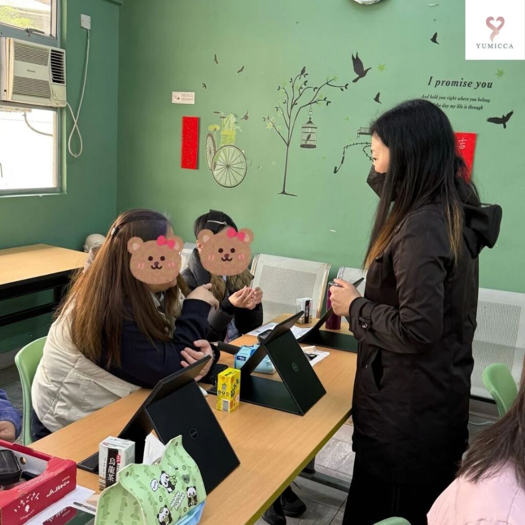 Yumicca 專業化妝課程,初級中級高級化妝師課程,婚禮化妝師及髮型課程,特技化妝課程,一對一專業化妝師培訓課程,個人化妝班,新娘化妝及髮型服務,婚宴姊妹化妝及髮型服務,旗袍化妝,彩繪班,彩繪服務,親子彩繪班,化妝outjob,hkmakeupartist, makeupclass,hkmakeupschool, hkmakeupacademy, hkmakeupclass,學化妝,新娘髮型班,新娘化妝班,香港新娘化妝師,新娘化妝師,新娘妝容,婚禮化妝,婚禮造型設計,專業化妝髮型師,試妝,一對一化妝教學,香港 一對一化妝班,新手化妝班,一對一化妝班價錢,一對一化妝課程,personal makeup Courses,專屬個人護膚化妝課程,到校服務,上門教學,到校服務 興趣班,團體包班,一站式包辦全校活動‎,小學課程系列,幼兒課程系列,中學課程系列,幼稚園到校興趣班,小學到校興趣班,中學到校興趣班,到校興趣班導師,到校課程報價,一站式到校課程及興趣班,到校課程機構,學校/機構/中心課程報價查詢,到校課程,生涯規劃職業探索,生涯規劃工作坊,生涯規劃與職業發展,到校服務化妝,個人形象課程,企業形象課程,導師培訓課程,化妝學校,企業形象化妝導師Ice Yee,新娘化妝師 Ice Yee,Yumicca創辦人 Ice Yee,療癒化妝,長者化妝班