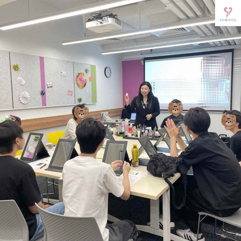 Yumicca 專業化妝課程,初級中級高級化妝師課程,婚禮化妝師及髮型課程,特技化妝課程,一對一專業化妝師培訓課程,個人化妝班,新娘化妝及髮型服務,婚宴姊妹化妝及髮型服務,旗袍化妝,彩繪班,彩繪服務,親子彩繪班,化妝outjob,hkmakeupartist, makeupclass,hkmakeupschool, hkmakeupacademy, hkmakeupclass,學化妝,新娘髮型班,新娘化妝班,香港新娘化妝師,新娘化妝師,新娘妝容,婚禮化妝,婚禮造型設計,專業化妝髮型師,試妝,一對一化妝教學,香港 一對一化妝班,新手化妝班,一對一化妝班價錢,一對一化妝課程,personal makeup Courses,專屬個人護膚化妝課程,到校服務,上門教學,到校服務 興趣班,團體包班,一站式包辦全校活動‎,小學課程系列,幼兒課程系列,中學課程系列,幼稚園到校興趣班,小學到校興趣班,中學到校興趣班,到校興趣班導師,到校課程報價,一站式到校課程及興趣班,到校課程機構,學校/機構/中心課程報價查詢,到校課程,生涯規劃職業探索,生涯規劃工作坊,生涯規劃與職業發展,到校服務化妝,個人形象課程,企業形象課程,導師培訓課程,化妝學校,企業形象化妝導師Ice Yee,新娘化妝師 Ice Yee,Yumicca創辦人 Ice Yee,療癒化妝,身心靈化妝興趣班,化妝學校推薦,新娘化妝課程,新娘化妝班,專業彩繪課程,長者化妝班,男生形象提升工作坊,青少年提升工作坊