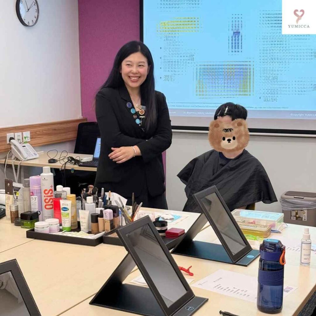 Yumicca 專業化妝課程,初級中級高級化妝師課程,婚禮化妝師及髮型課程,特技化妝課程,一對一專業化妝師培訓課程,個人化妝班,新娘化妝及髮型服務,婚宴姊妹化妝及髮型服務,旗袍化妝,彩繪班,彩繪服務,親子彩繪班,化妝outjob,hkmakeupartist, makeupclass,hkmakeupschool, hkmakeupacademy, hkmakeupclass,學化妝,新娘髮型班,新娘化妝班,香港新娘化妝師,新娘化妝師,新娘妝容,婚禮化妝,婚禮造型設計,專業化妝髮型師,試妝,一對一化妝教學,香港 一對一化妝班,新手化妝班,一對一化妝班價錢,一對一化妝課程,personal makeup Courses,專屬個人護膚化妝課程,到校服務,上門教學,到校服務 興趣班,團體包班,一站式包辦全校活動‎,小學課程系列,幼兒課程系列,中學課程系列,幼稚園到校興趣班,小學到校興趣班,中學到校興趣班,到校興趣班導師,到校課程報價,一站式到校課程及興趣班,到校課程機構,學校/機構/中心課程報價查詢,到校課程,生涯規劃職業探索,生涯規劃工作坊,生涯規劃與職業發展,到校服務化妝,個人形象課程,企業形象課程,導師培訓課程,化妝學校,企業形象化妝導師Ice Yee,新娘化妝師 Ice Yee,Yumicca創辦人 Ice Yee,療癒化妝,身心靈化妝興趣班,化妝學校推薦,新娘化妝課程,新娘化妝班,專業彩繪課程,長者化妝班,男生形象提升工作坊,青少年提升工作坊