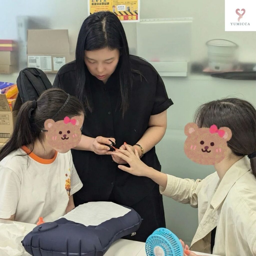 新娘化妝髮型課程,新手化妝,Yumicca 專業化妝課程,初級中級高級化妝師課程,婚禮化妝師及髮型課程,特技化妝課程,一對一專業化妝師培訓課程,一對一個人化妝班,個人化妝班,新娘化妝及髮型服務,婚宴姊妹化妝及髮型服務,旗袍化妝,彩繪班,彩繪服務,親子彩繪班,化妝outjob,hkmakeupartist, makeupclass,hkmakeupschool, hkmakeupacademy, hkmakeupclass,學化妝,新娘髮型班,新娘化妝班,香港新娘化妝師,新娘化妝師,新娘妝容,婚禮化妝,婚禮造型設計,專業化妝髮型師,試妝,一對一化妝教學,香港 一對一化妝班,新手化妝班,一對一化妝班價錢,一對一化妝課程,personal makeup Courses,專屬個人護膚化妝課程,到校服務,上門教學,到校服務 興趣班,團體包班,一站式包辦全校活動‎,小學課程系列,幼兒課程系列,中學課程系列,幼稚園到校興趣班,小學到校興趣班,中學到校興趣班,到校興趣班導師,到校課程報價,一站式到校課程及興趣班,到校課程機構,學校/機構/中心課程報價查詢,到校課程,生涯規劃職業探索,生涯規劃工作坊,生涯規劃與職業發展,到校服務化妝,個人形象課程,企業形象課程,導師培訓課程,化妝學校,企業形象化妝導師Ice Yee,新娘化妝師 Ice Yee,Yumicca創辦人 Ice Yee,療癒化妝,身心靈化妝興趣班,化妝學校推薦,新娘化妝課程,新娘化妝班,專業彩繪課程,長者化妝班,男生形象提升工作坊,青少年提升工作坊,團體包班,專業化妝髮型服務,化妝師行業講座,校園工作坊,中學生形象教育